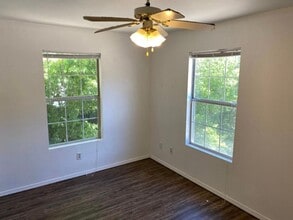 Building Photo - 2nd Floor Unit, 1 Bedroom, 1 Full Bathroom...