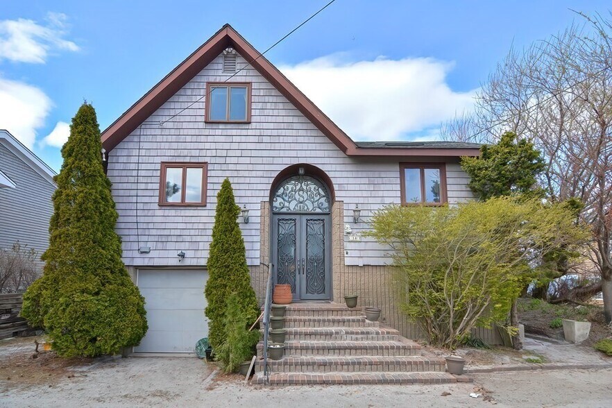 Building Photo - 18 Bungalow Rd