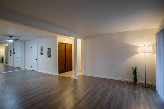 Building Photo - 800 Brook Dr
