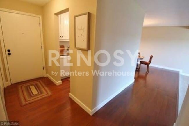 Building Photo - Very Nice 2BD/2BA Condo In Roseville!!!
