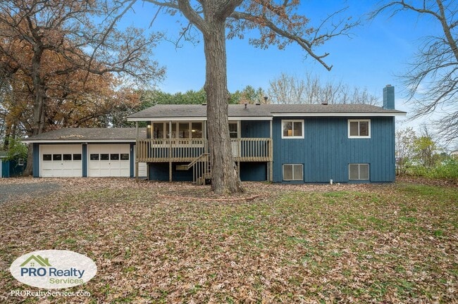 Building Photo - 5 Bedroom Home in Chisago City