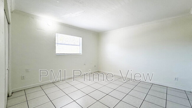 Building Photo - 1245 W 24th St