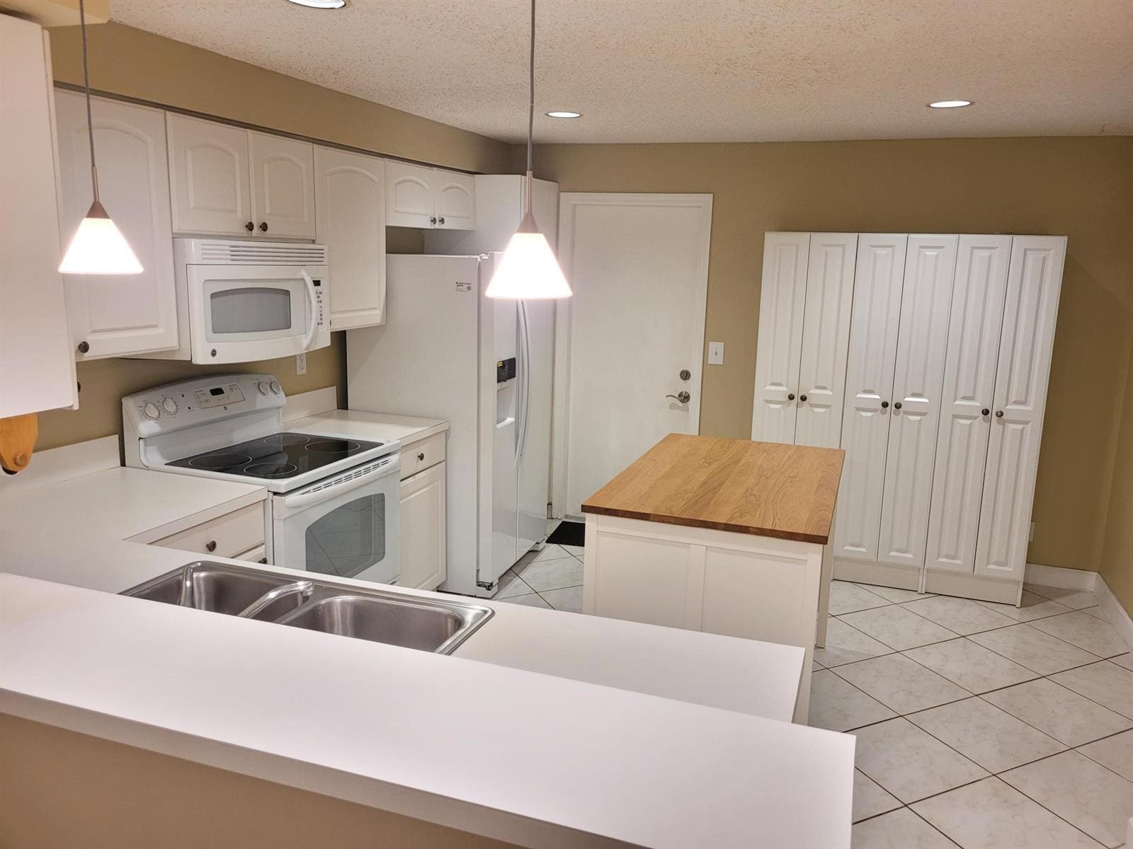 Building Photo - 1412 Barcelona Way