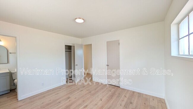 Building Photo - 435 Marian Dr