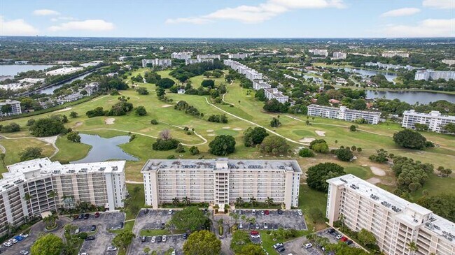 Building Photo - 2671 S Course Dr