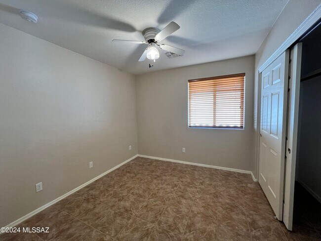 Building Photo - 8820 N Mesquite Bluffs Pl