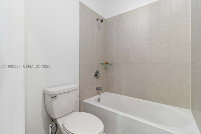 Building Photo - 760 SE 13th Ct