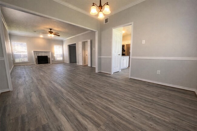 Building Photo - 16430 Elmwood Point Ln