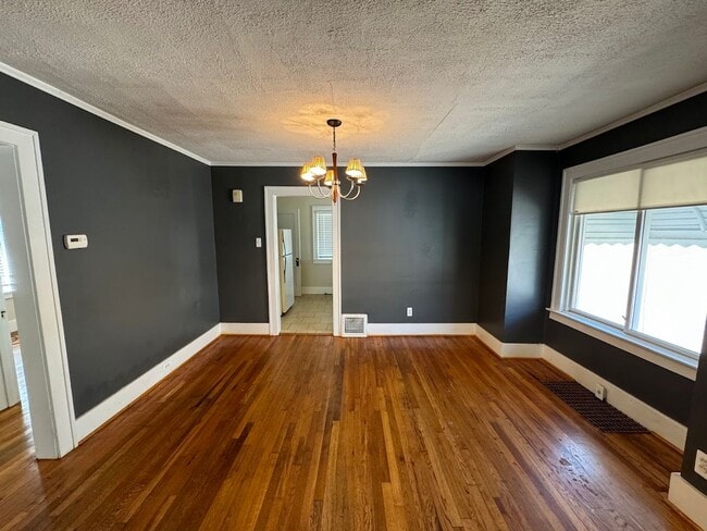 Building Photo - 2 bed 1 bath ranch walking distance to Dow...