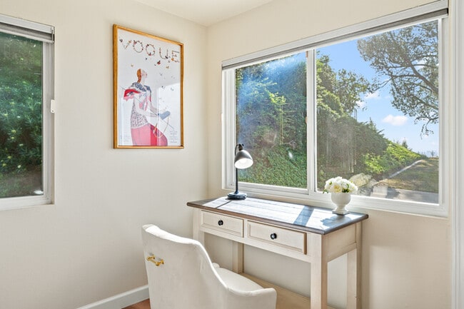 Building Photo - 10961 Limetree Dr