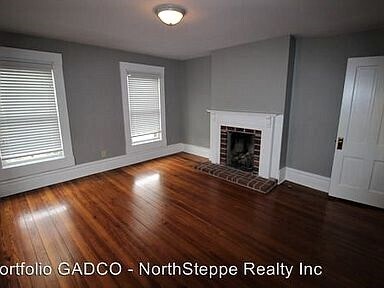 Master Bedroom - 141 E 4th Ave