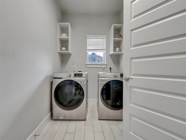 Building Photo - 251 Upland Dr