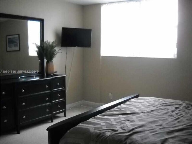 Building Photo - 3901 S Ocean Dr