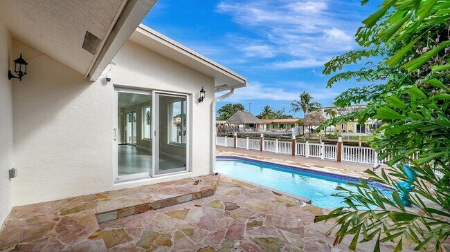 Building Photo - 1412 NE 53rd Ct