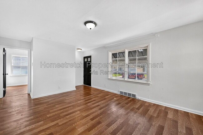Building Photo - 426 Plaza Ave