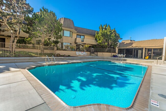 Building Photo - 145 S Shore Dr