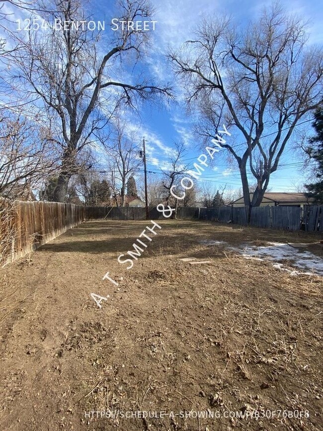 Building Photo - 1254 Benton St