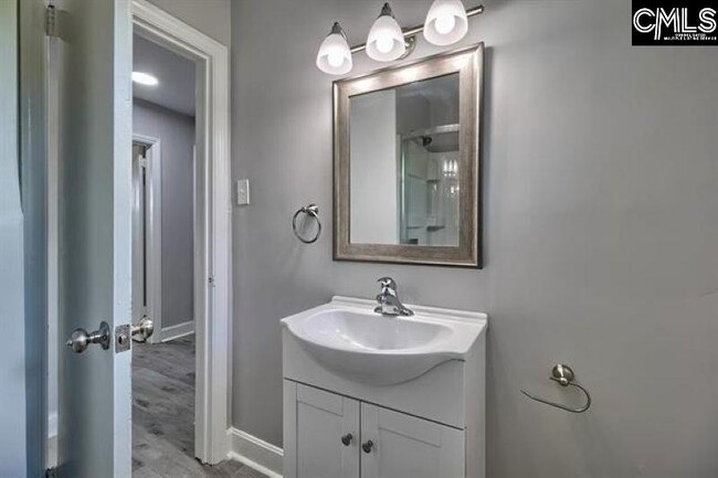 Building Photo - 4057 Rosewood Dr