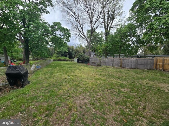 Building Photo - 106 Main St