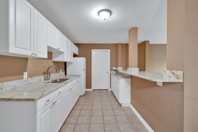 Building Photo - Spacious 7BR House in Powder Springs