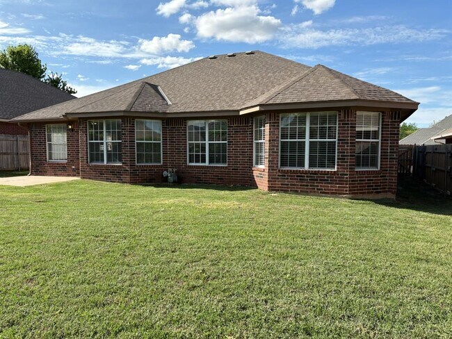 Building Photo - 1424 SW 129th St