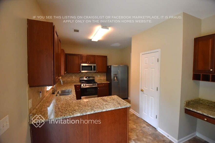 Building Photo - 7376 Blue Jay Way