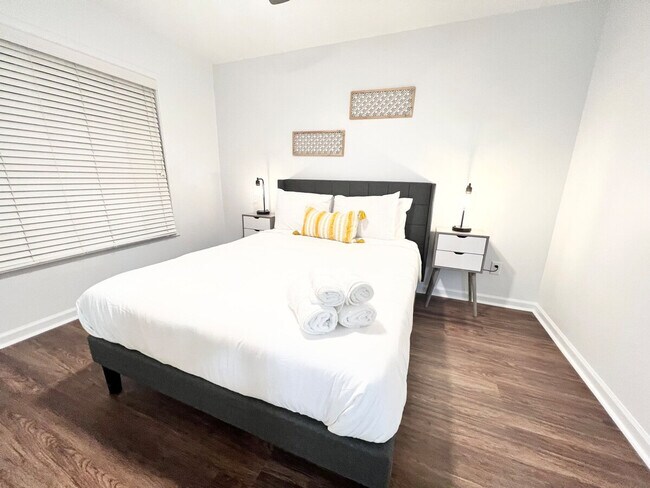 Building Photo - 6066 Barker Landing NE