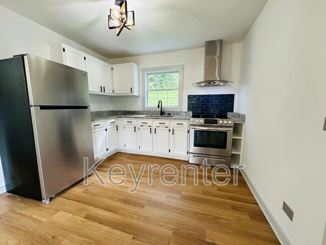 Building Photo - 800 Gertrude Ave