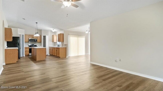 Building Photo - 494 Paigo St SE