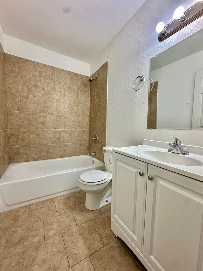 Building Photo - COMING SOON!!! -  Spacious 3-Bedroom Home Available to Lease!