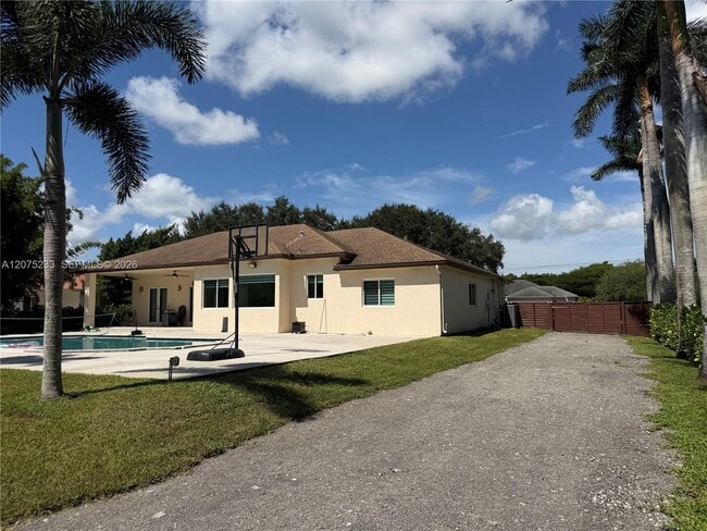 Building Photo - 5600 SW 199th Ave