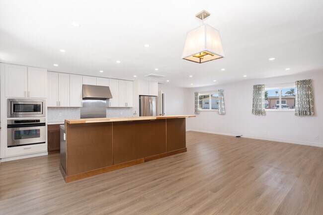 Building Photo - 4742 Seaford Pl