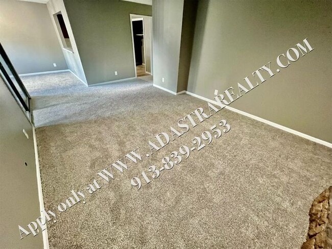 Building Photo - Updated 3 Bedroom 1 Bathroom Apartment in ...