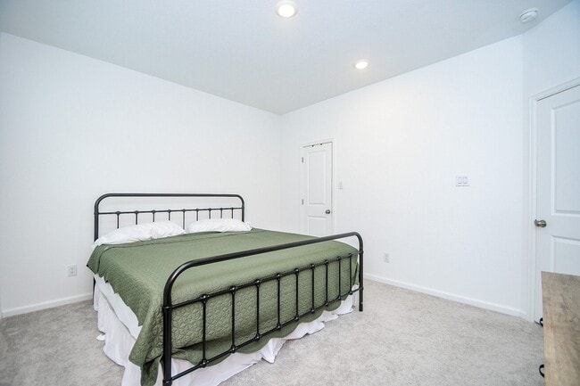 Building Photo - 28722 Mount Bonnell Dr