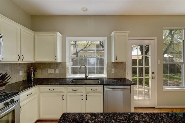 Building Photo - 8101 Longdraw Dr