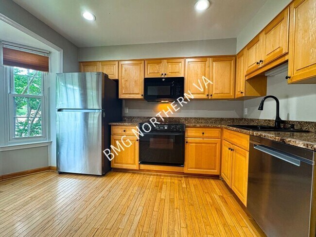 Building Photo - 566 Windover Ave NW