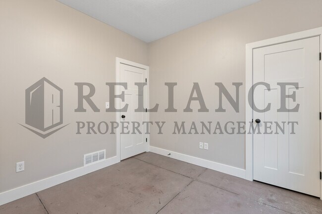 Building Photo - 3411 E Aster St