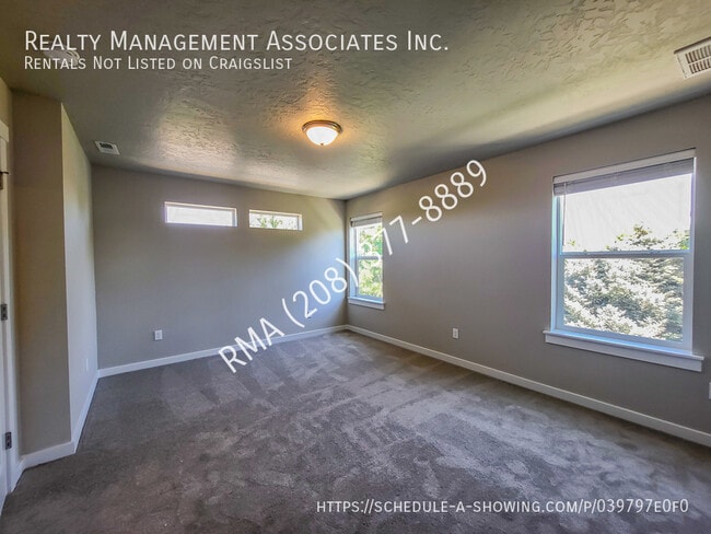 Building Photo - 3104 N Network Ln