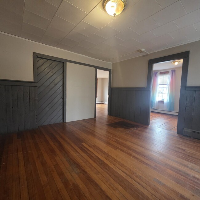 Building Photo - 200 Main St