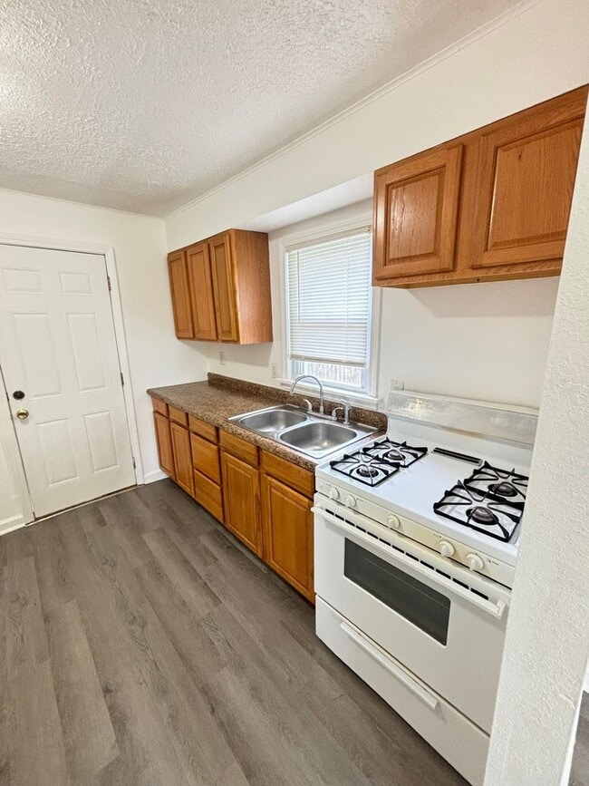 Building Photo - 418 N High St