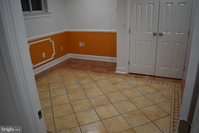 Building Photo - 6308 Joslyn Pl