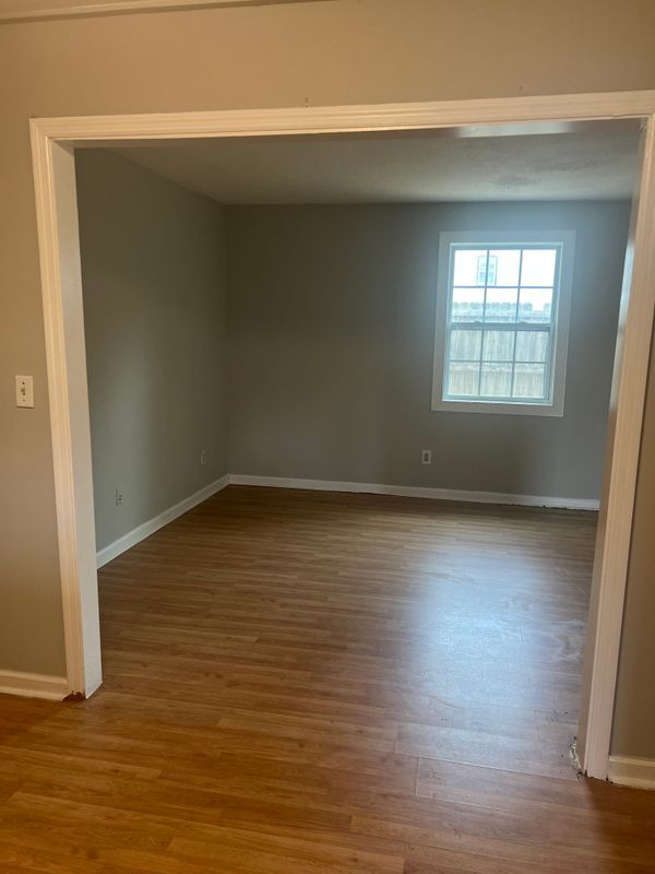 Building Photo - 6067 Regent Manor