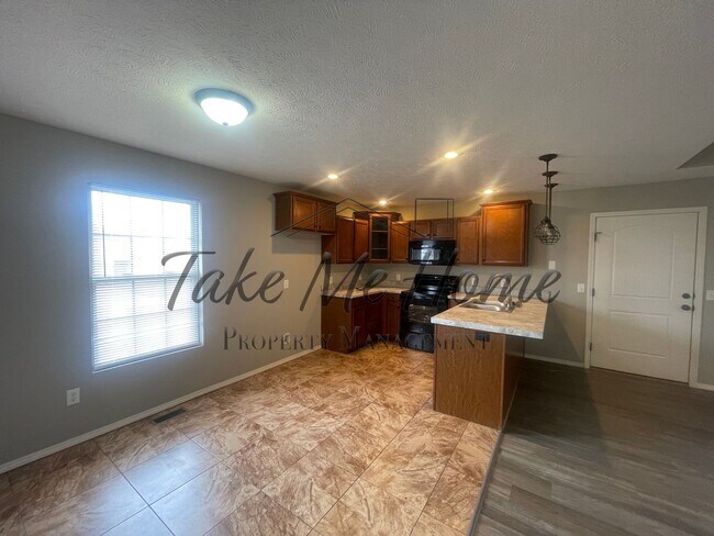 Building Photo - Updated Home in Ozark!