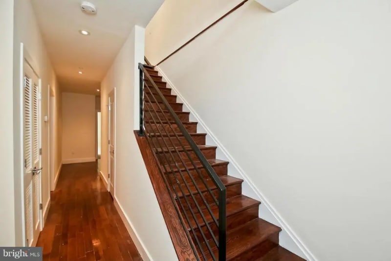 Building Photo - 811-818 8th St NE