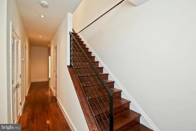 Building Photo - 811-818 8th St NE