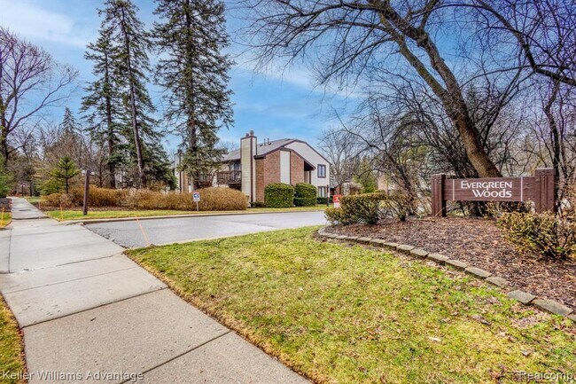 Building Photo - 24285 Evergreen Rd