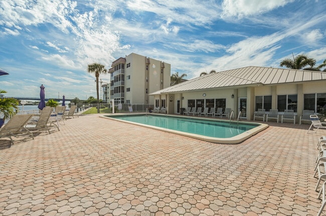 Building Photo - 650 Snug Harbor Dr