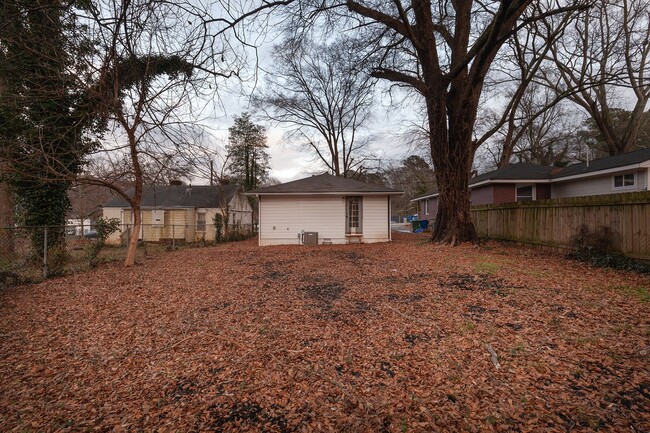 Building Photo - Newly Renovated 3/2 w/ Large Backyard in O...