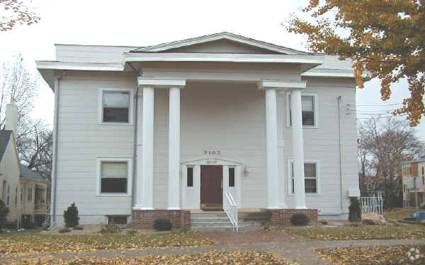 Building Photo - Linden Hills Apartments