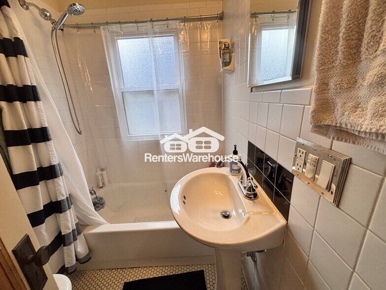 Building Photo - 10 34th St